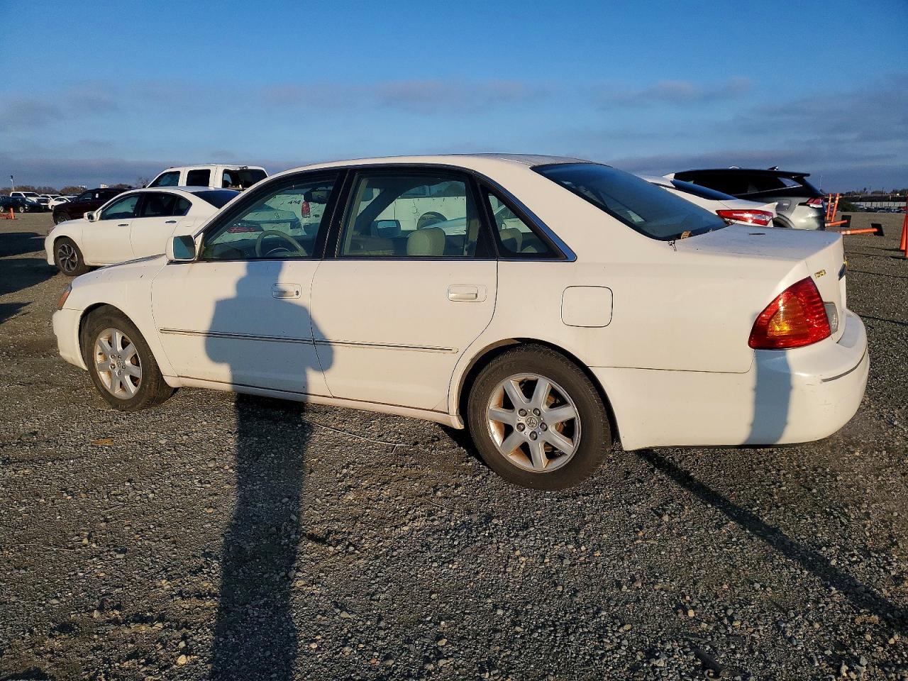 2002 TOYOTA AVALON XL photo 2