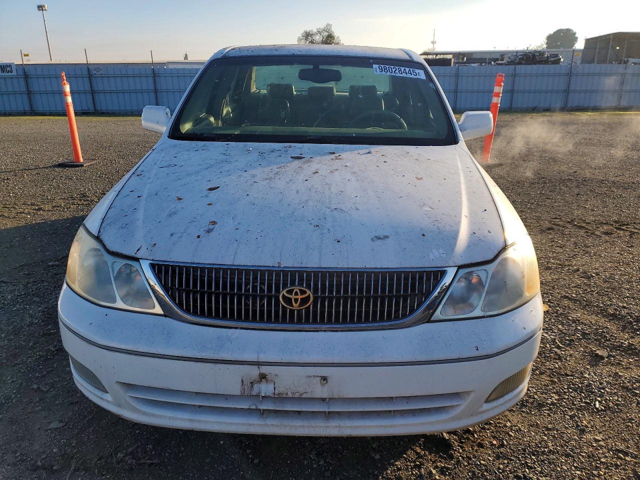 2002 TOYOTA AVALON XL photo 5