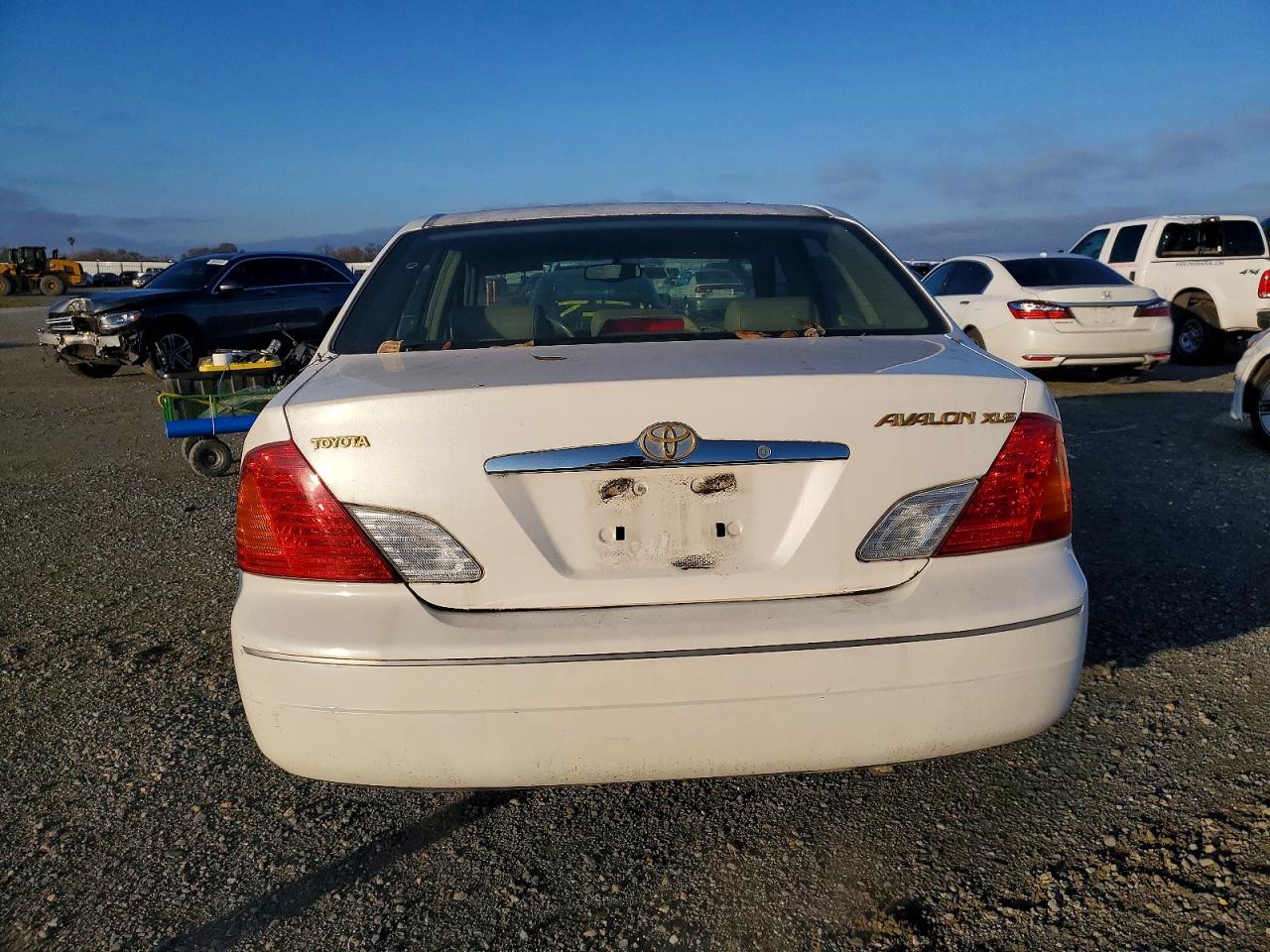 2002 TOYOTA AVALON XL photo 6
