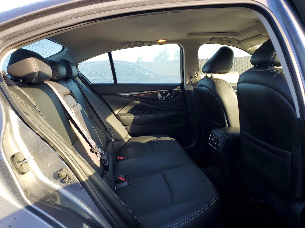 2018 INFINITI Q50 LUXE photo 10