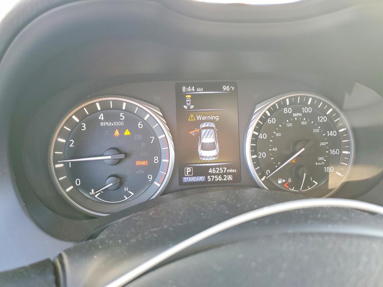 2018 INFINITI Q50 LUXE photo 9