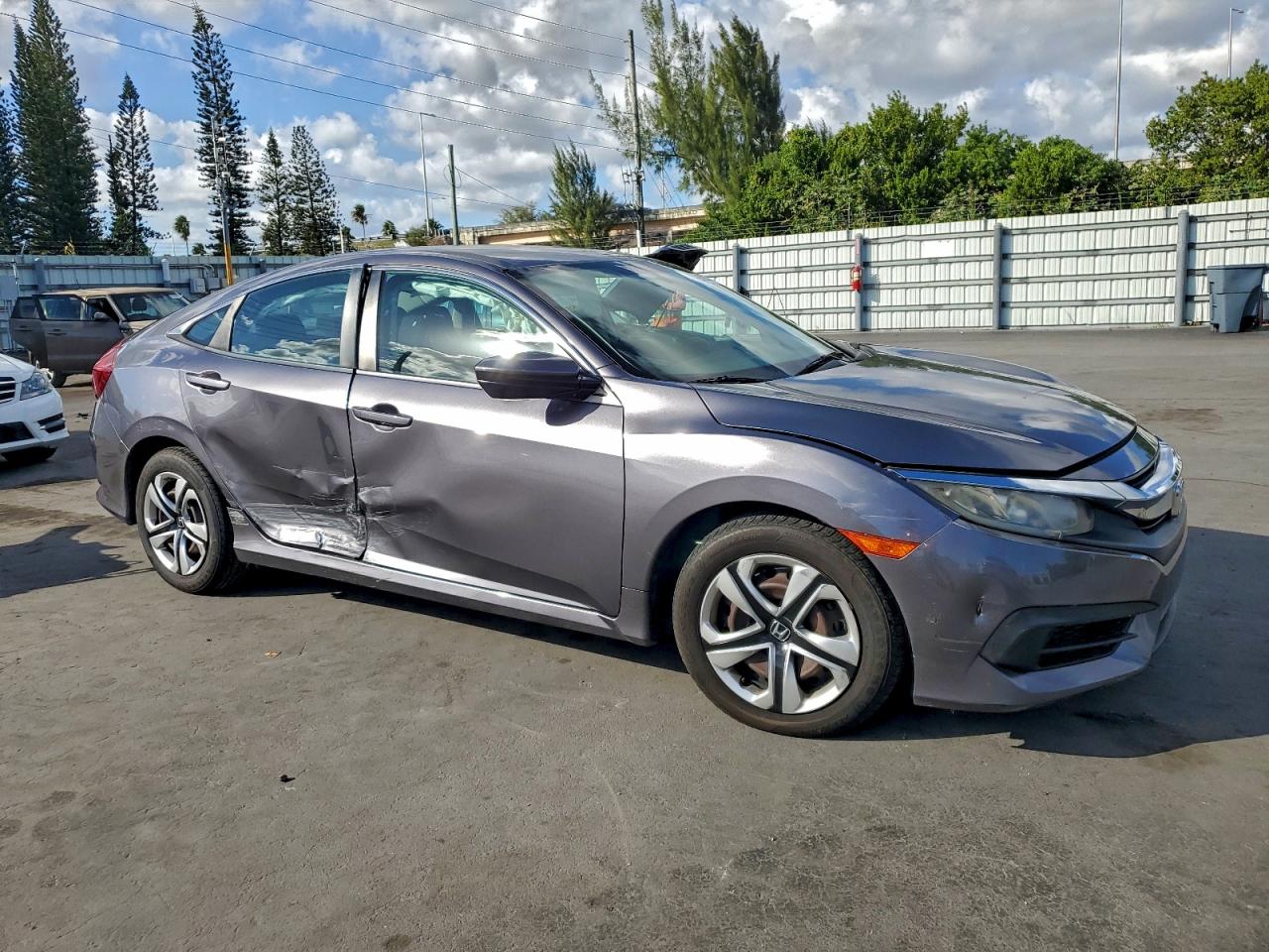 2017 HONDA CIVIC LX photo 4