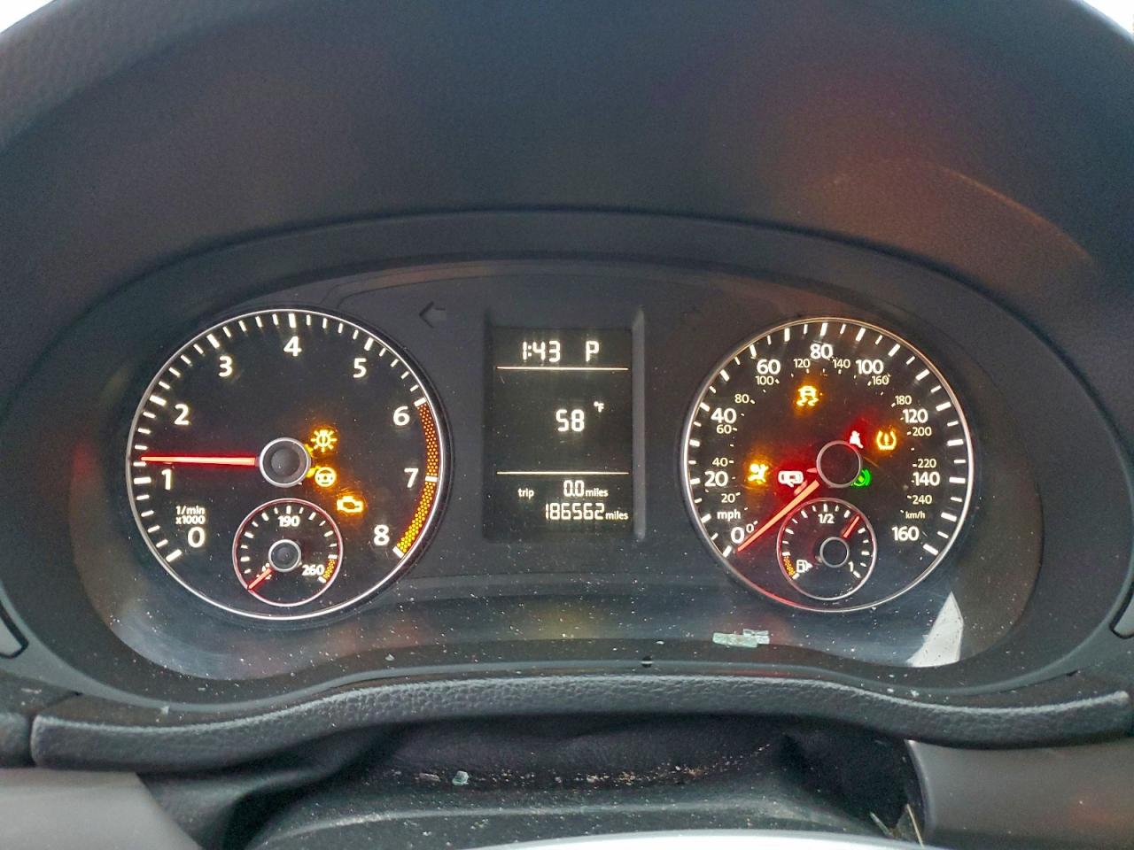 2014 VOLKSWAGEN PASSAT S photo 9