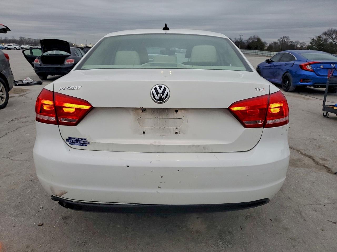 2014 VOLKSWAGEN PASSAT S photo 6