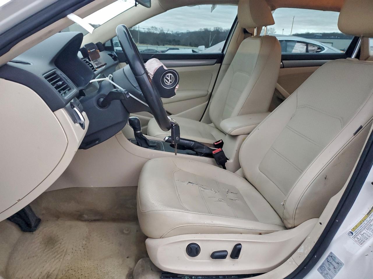 2014 VOLKSWAGEN PASSAT S photo 7