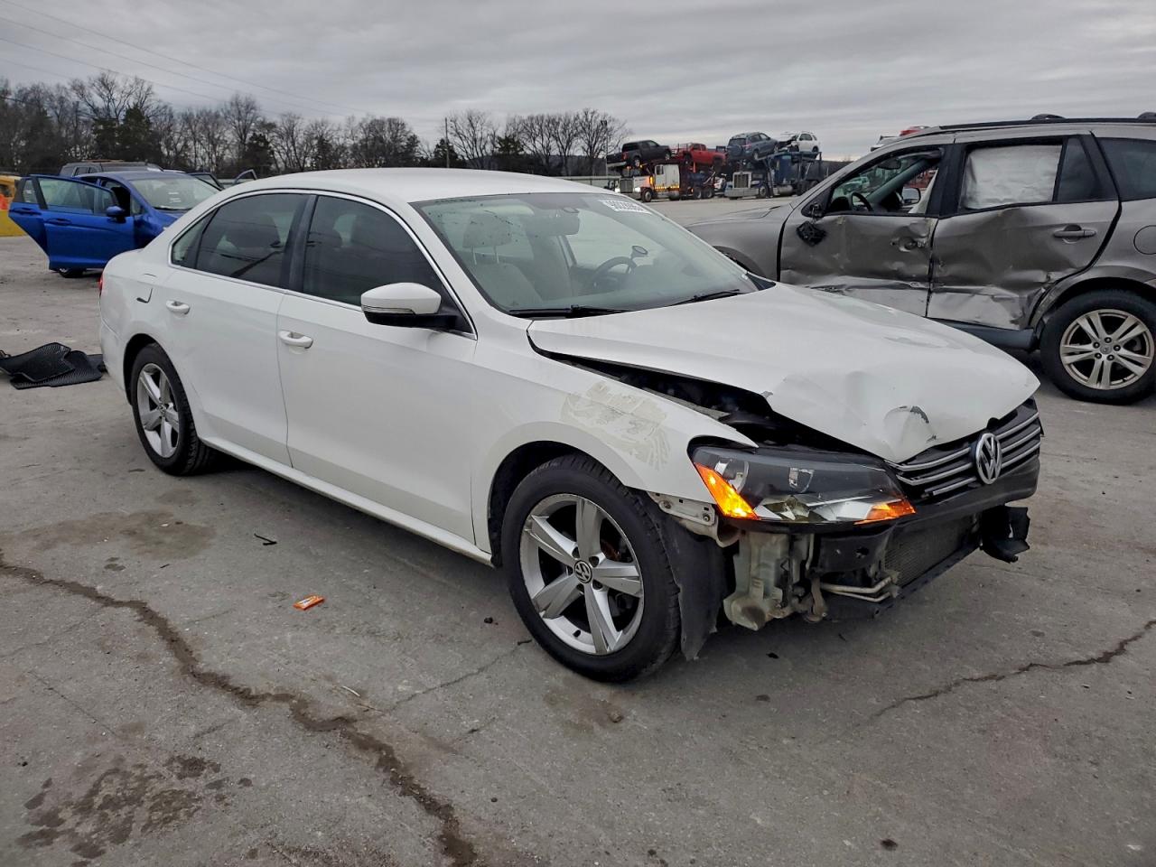 2014 VOLKSWAGEN PASSAT S photo 4
