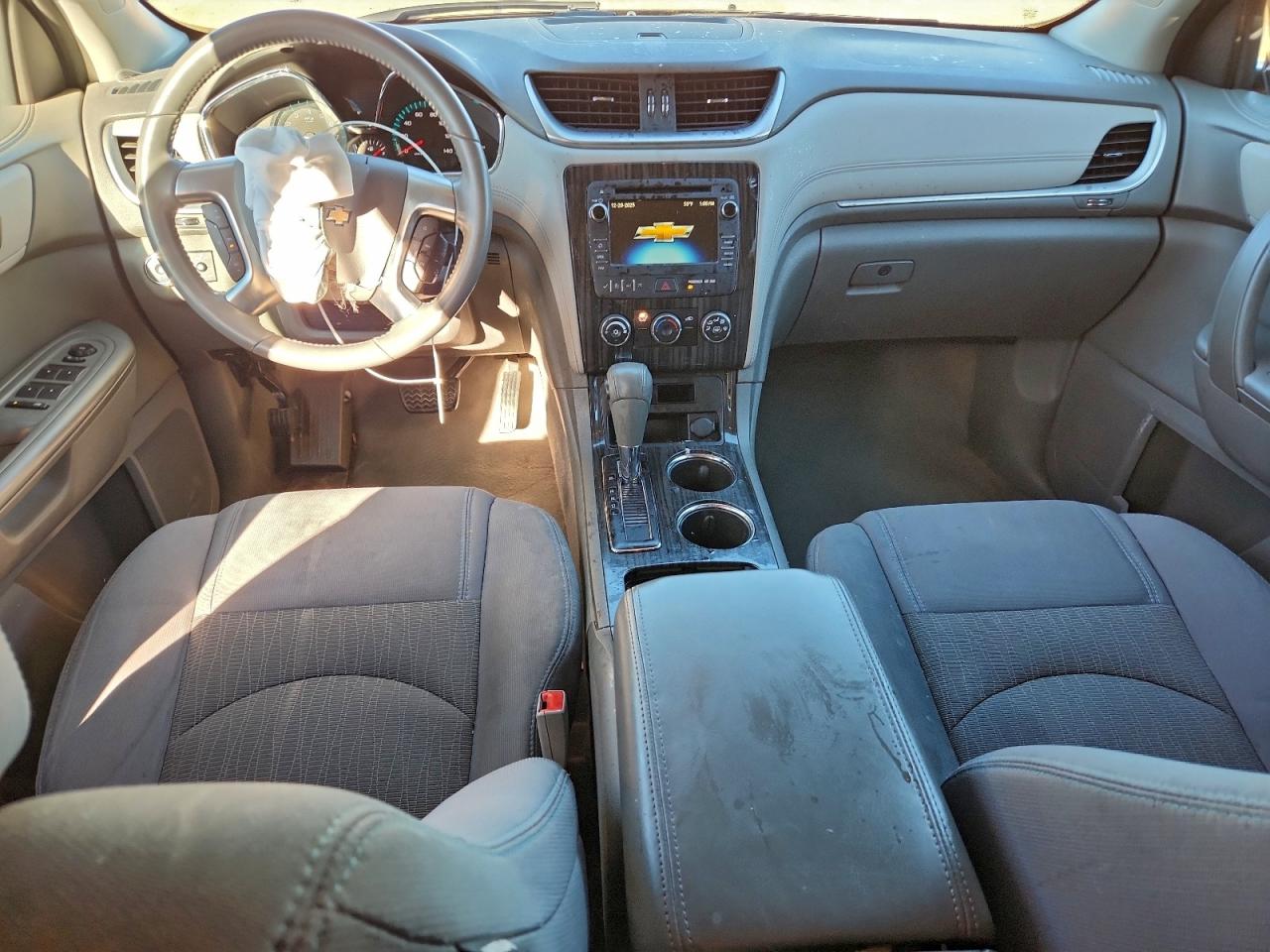 2014 CHEVROLET TRAVERSE LT photo 8