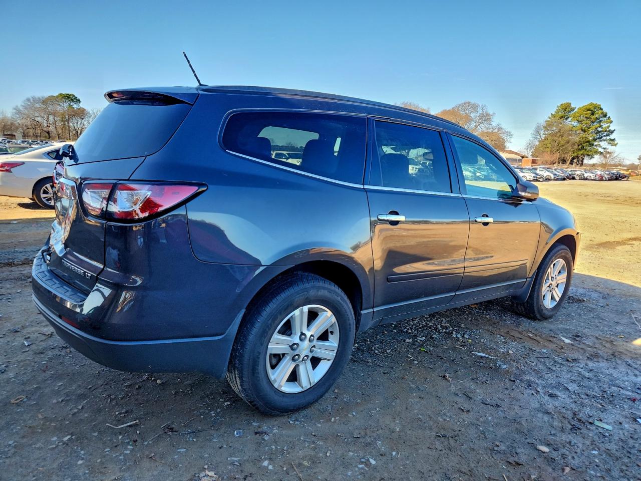 2014 CHEVROLET TRAVERSE LT photo 3
