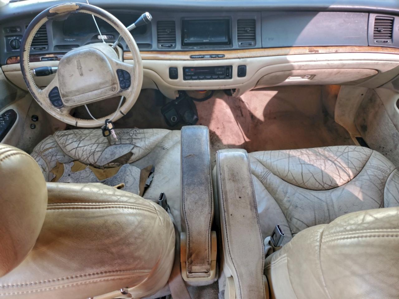1996 LINCOLN TOWN CAR CARTIER photo 8