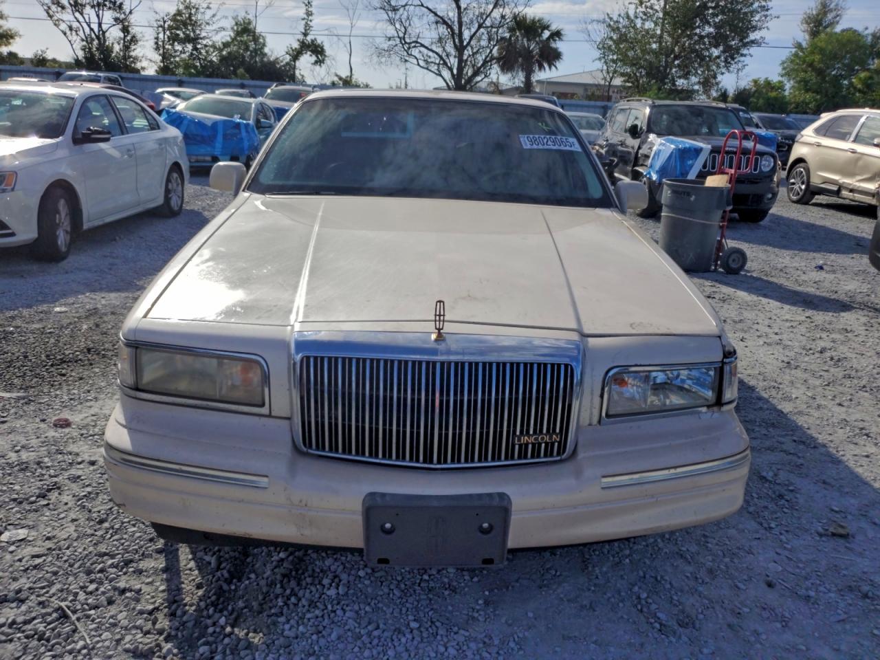 1996 LINCOLN TOWN CAR CARTIER photo 5