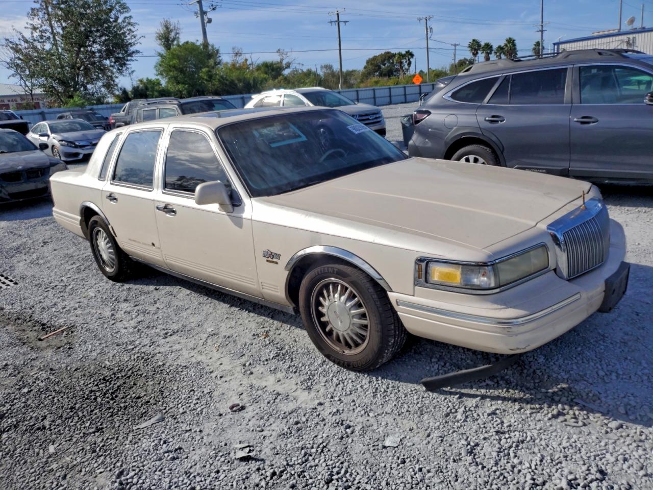 1996 LINCOLN TOWN CAR CARTIER photo 4