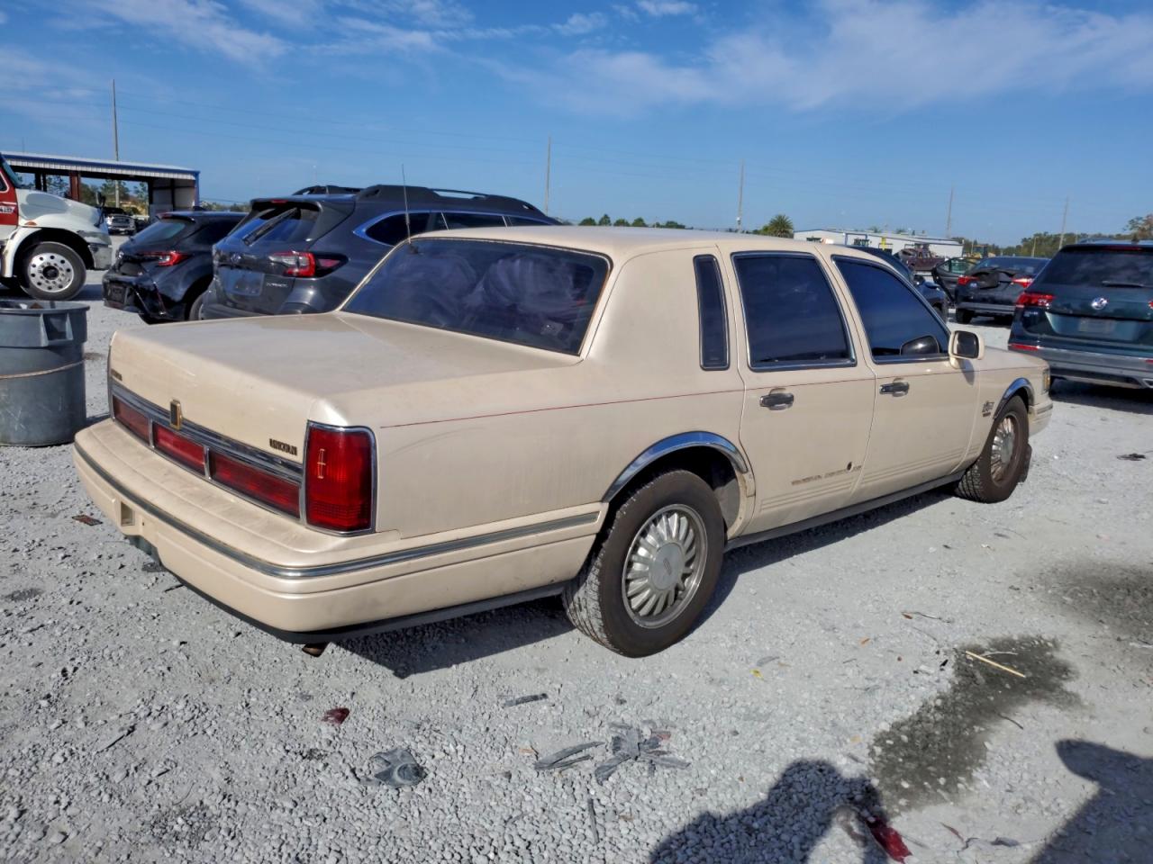 1996 LINCOLN TOWN CAR CARTIER photo 3