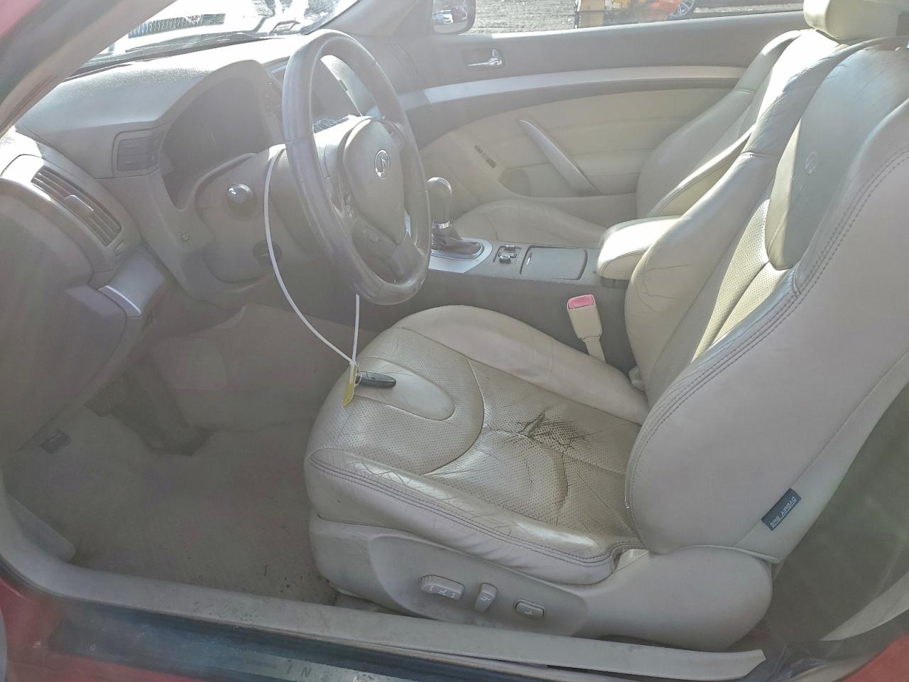 2009 INFINITI G37 photo 7