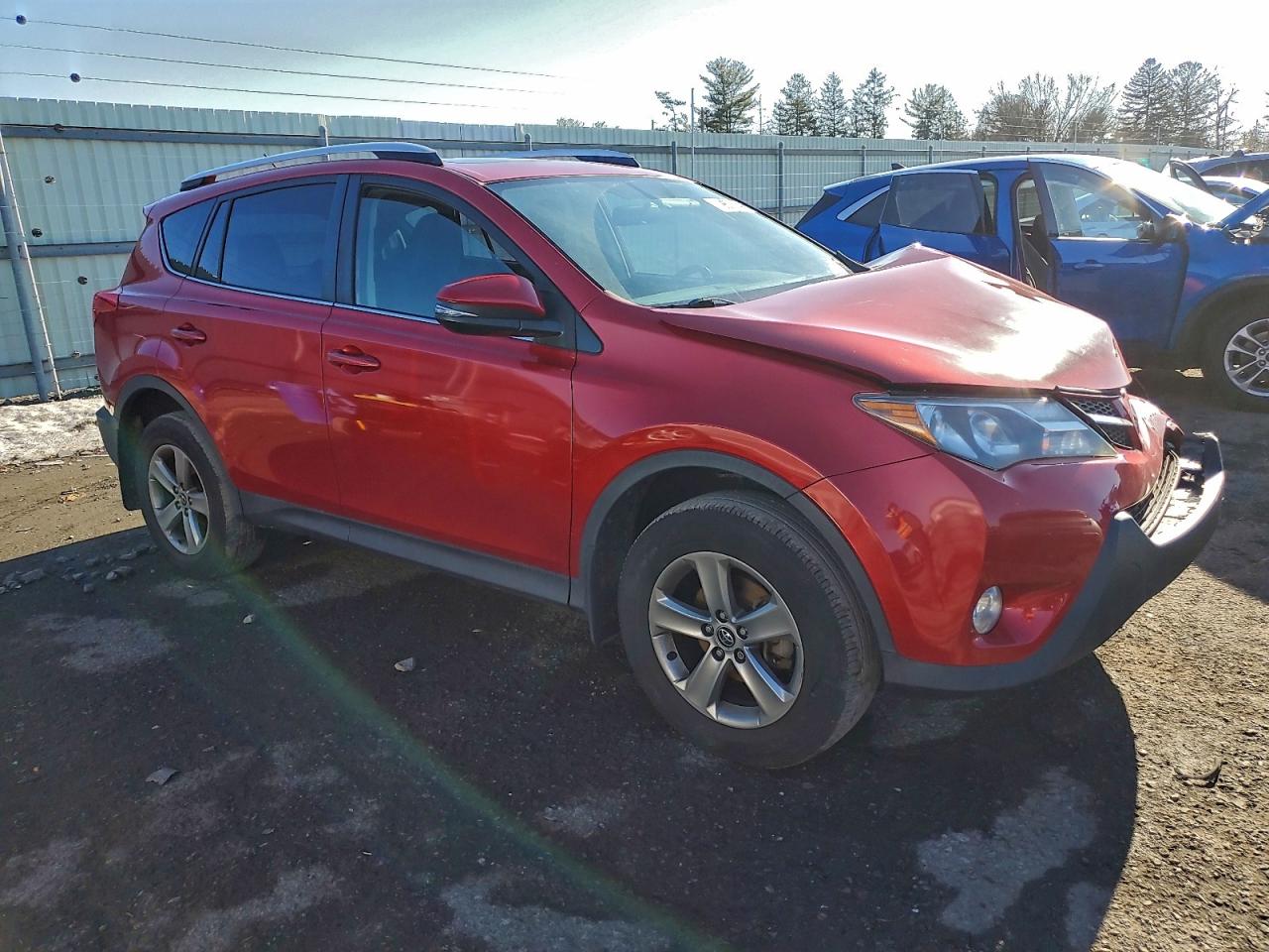 2015 TOYOTA RAV4 XLE photo 4