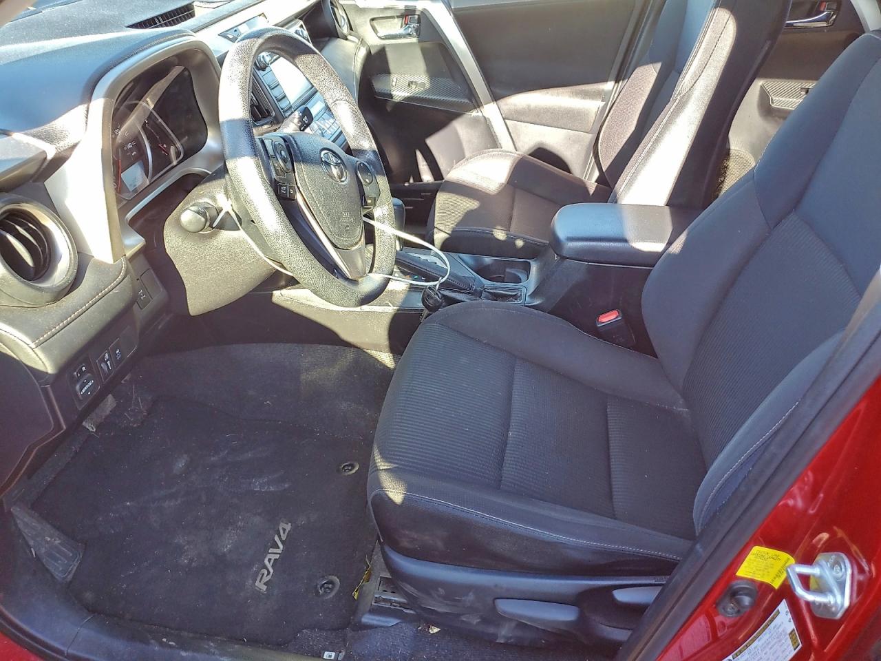 2015 TOYOTA RAV4 XLE photo 7