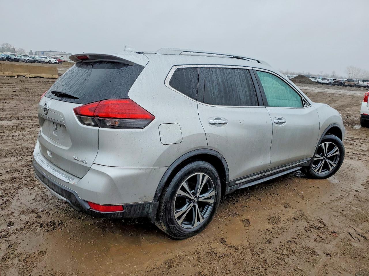 2017 NISSAN ROGUE SV photo 3