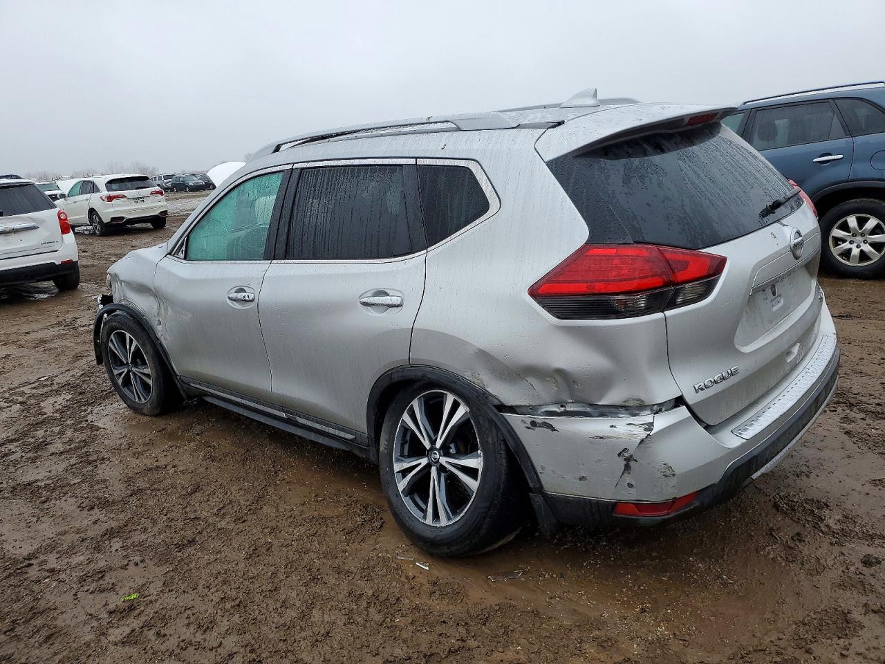 2017 NISSAN ROGUE SV photo 2