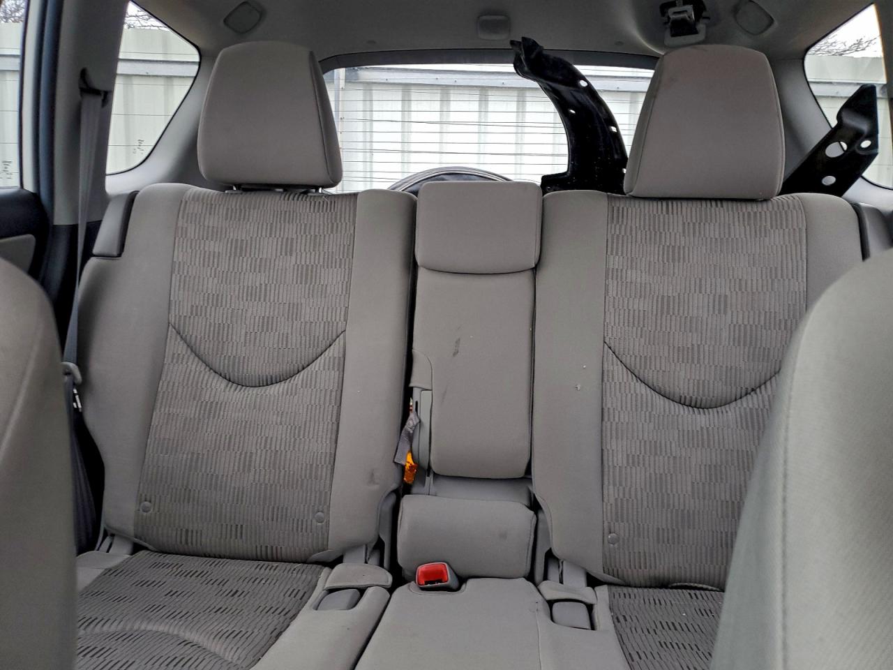 2011 TOYOTA RAV4 photo 19