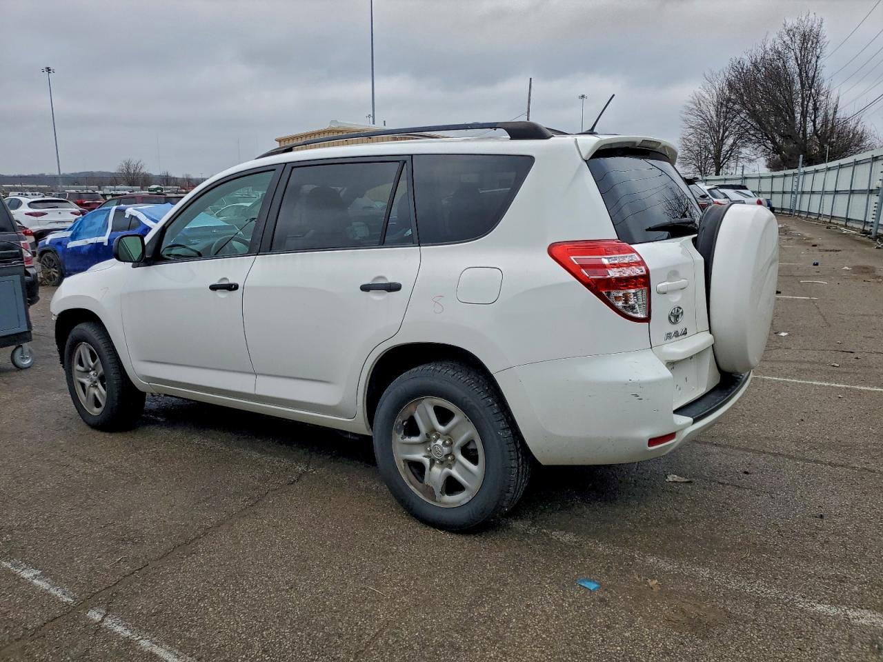 2011 TOYOTA RAV4 photo 3