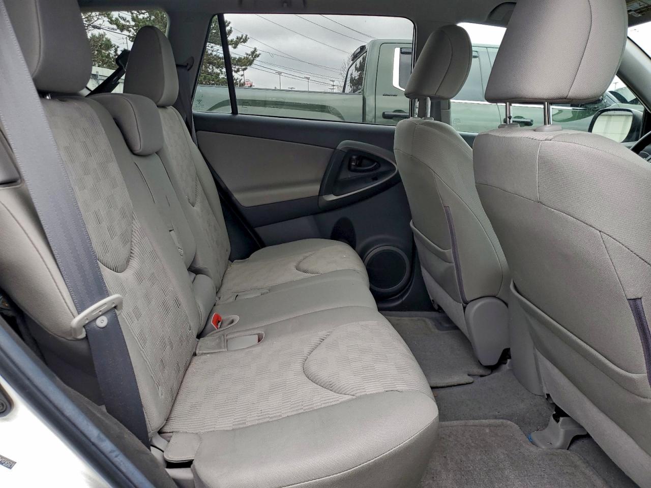 2011 TOYOTA RAV4 photo 21