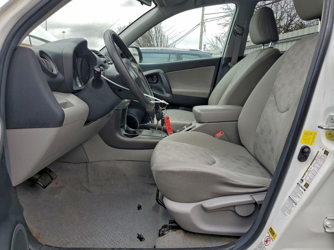 2011 TOYOTA RAV4 photo 13