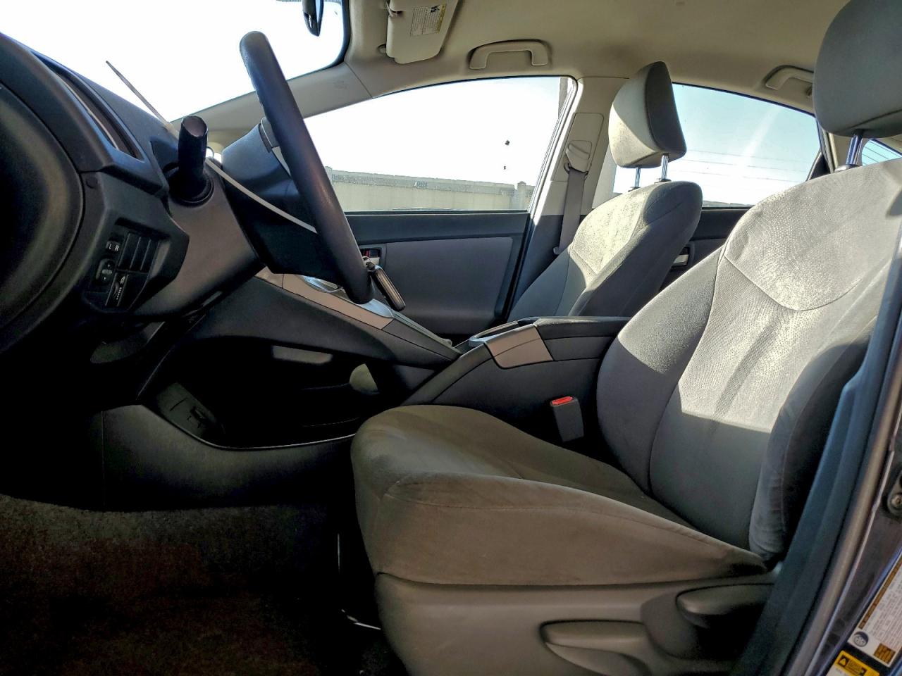 2015 TOYOTA PRIUS TWO photo 7