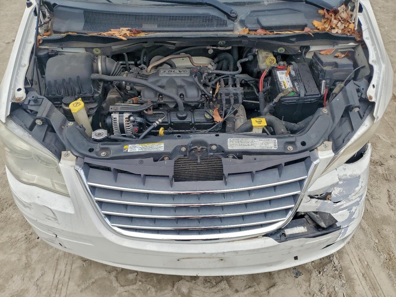 2010 CHRYSLER TOWN & COUNTRY TOURING photo 12