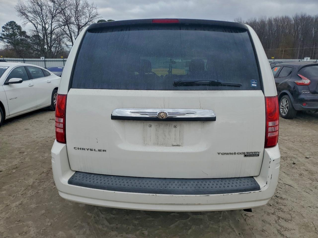 2010 CHRYSLER TOWN & COUNTRY TOURING photo 6