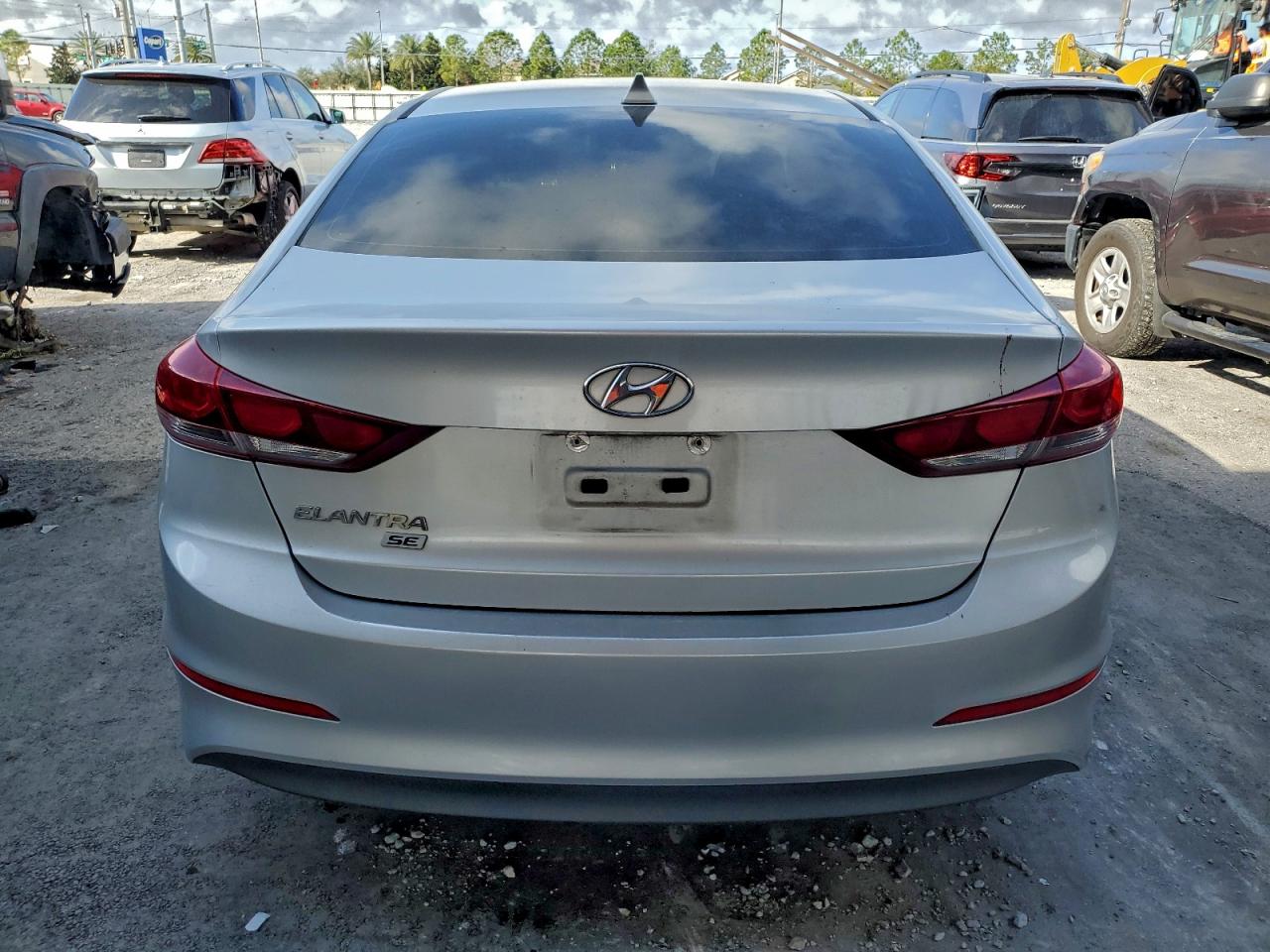 2017 HYUNDAI ELANTRA SE photo 6