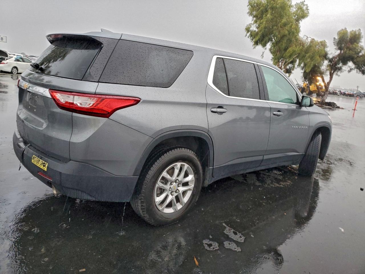 2020 CHEVROLET TRAVERSE LS photo 3