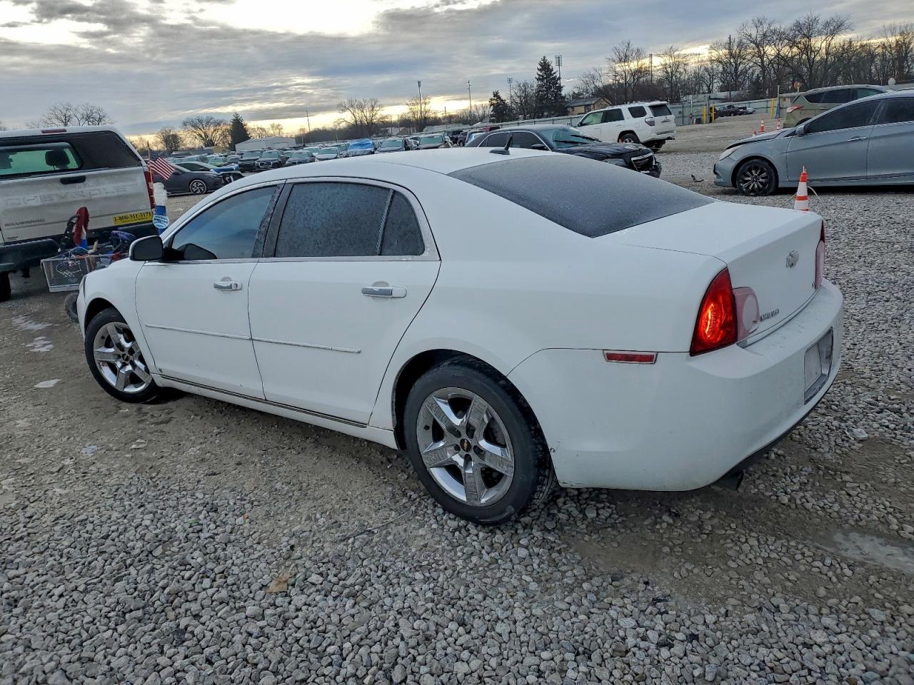 2009 CHEVROLET MALIBU 1LT photo 2