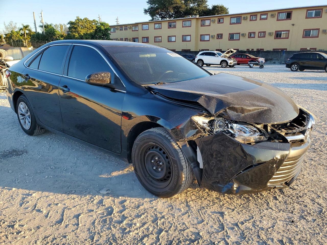 2017 TOYOTA CAMRY LE photo 4