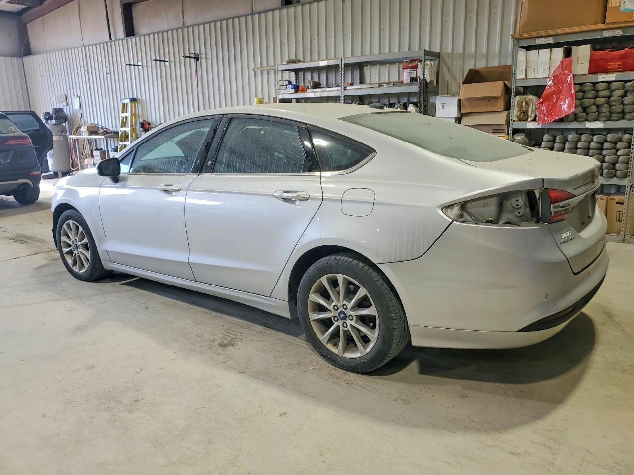 2017 FORD FUSION SE photo 2