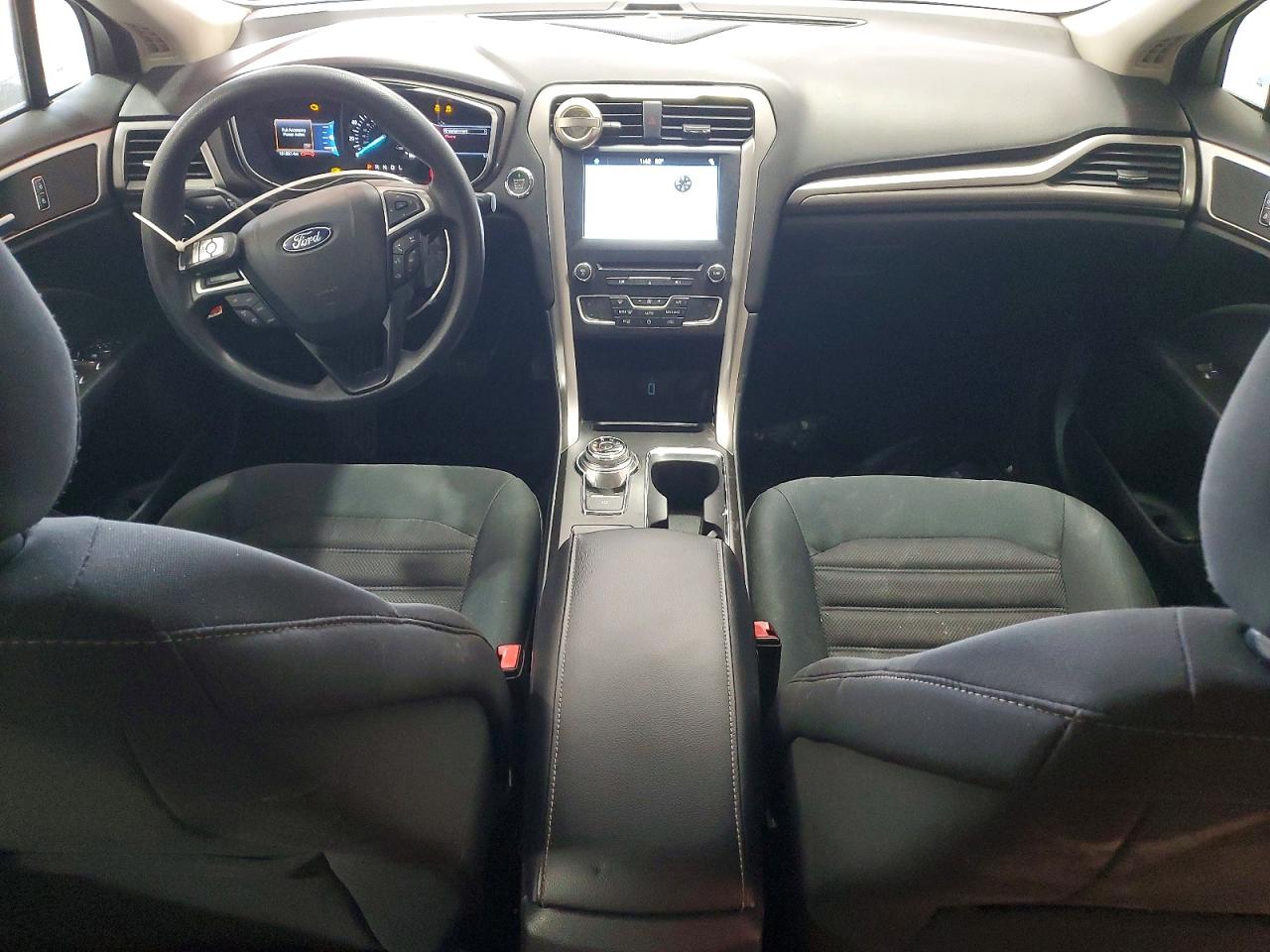 2017 FORD FUSION SE photo 8