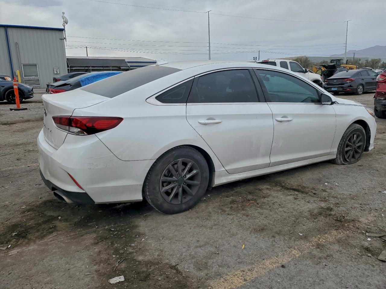 2018 HYUNDAI SONATA SE photo 3