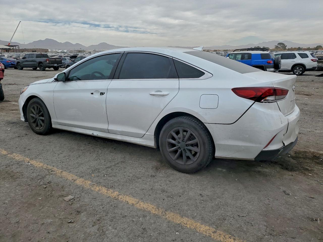2018 HYUNDAI SONATA SE photo 2