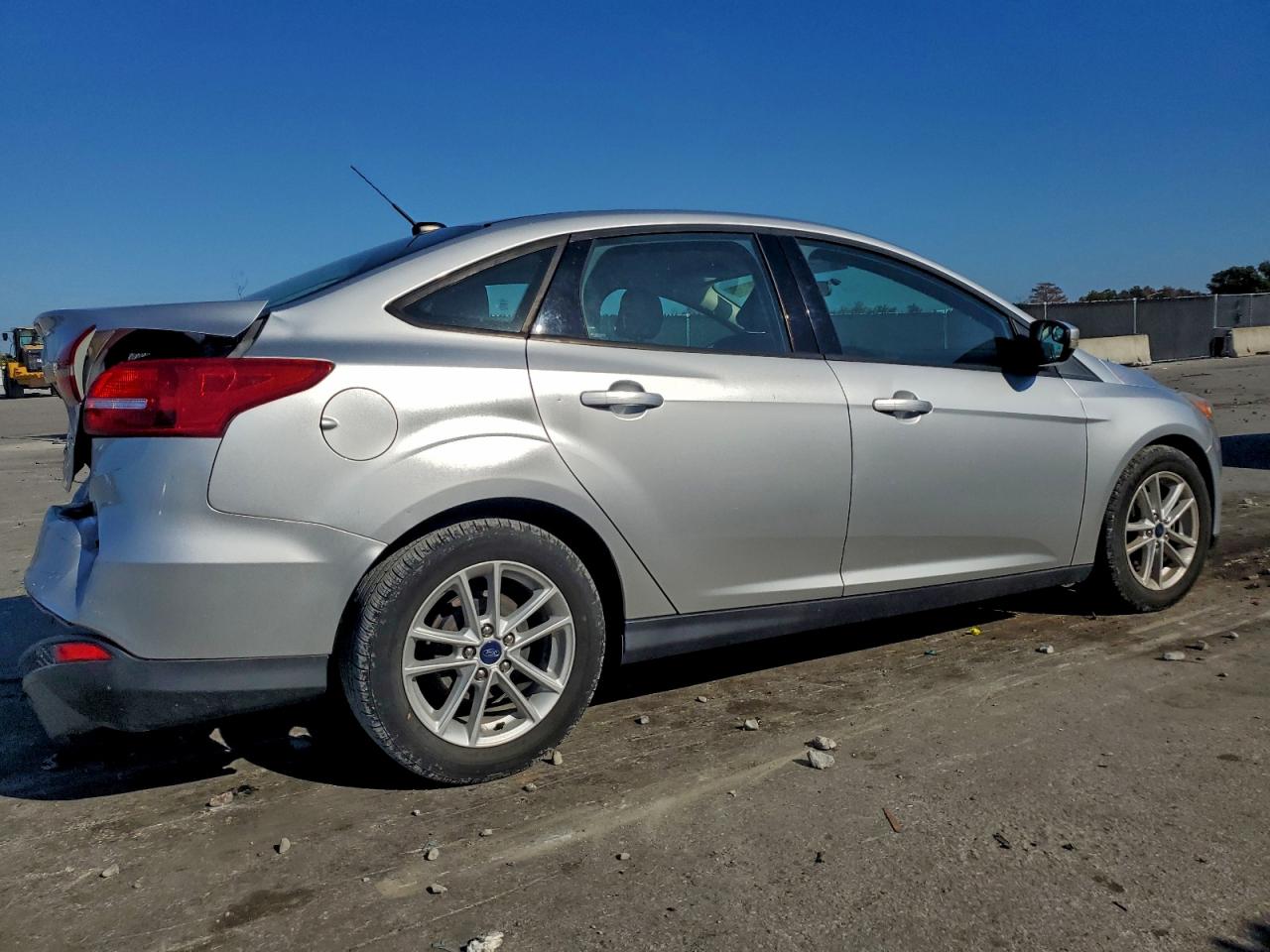 2017 FORD FOCUS SE photo 3