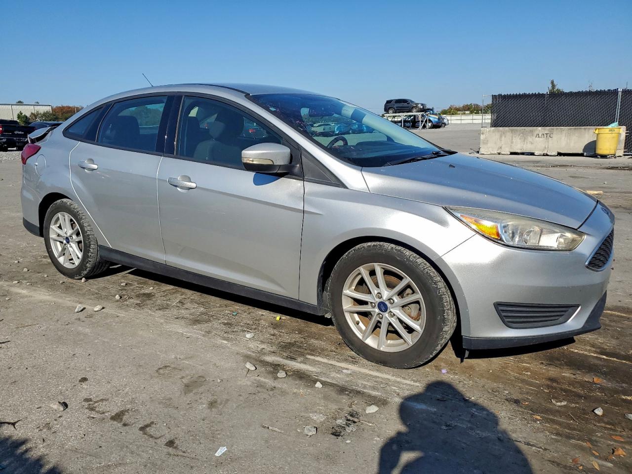 2017 FORD FOCUS SE photo 4