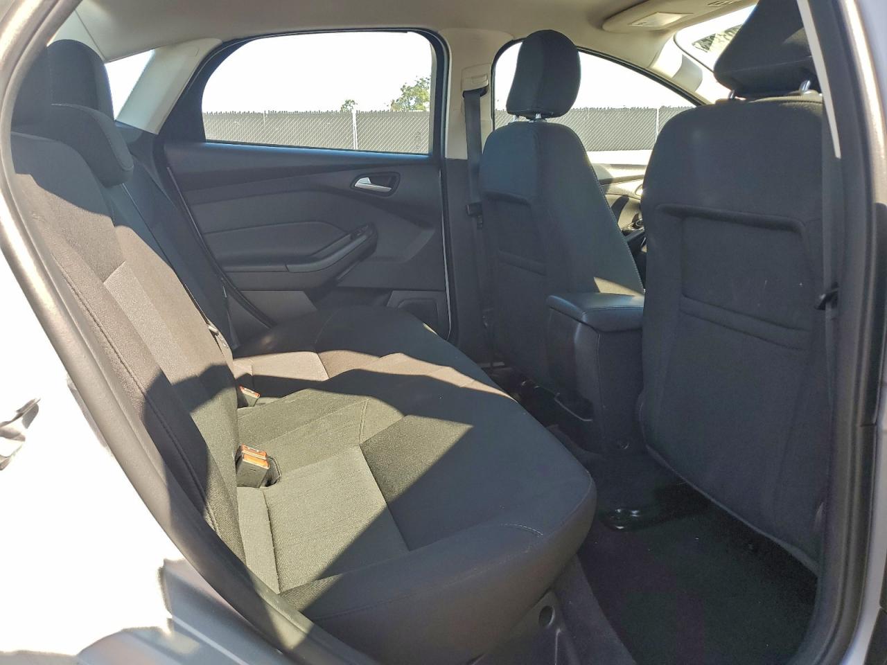 2017 FORD FOCUS SE photo 10