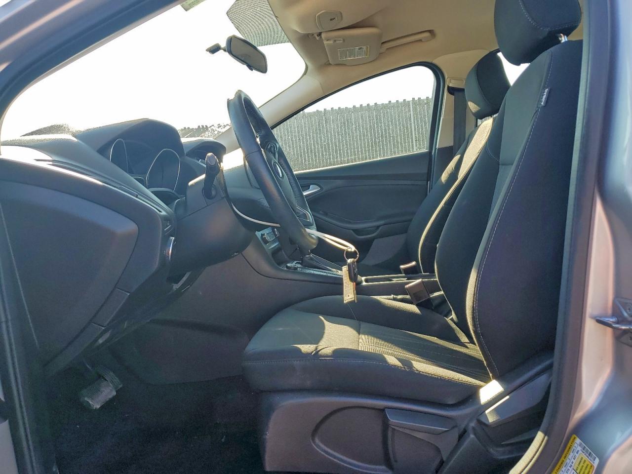 2017 FORD FOCUS SE photo 7