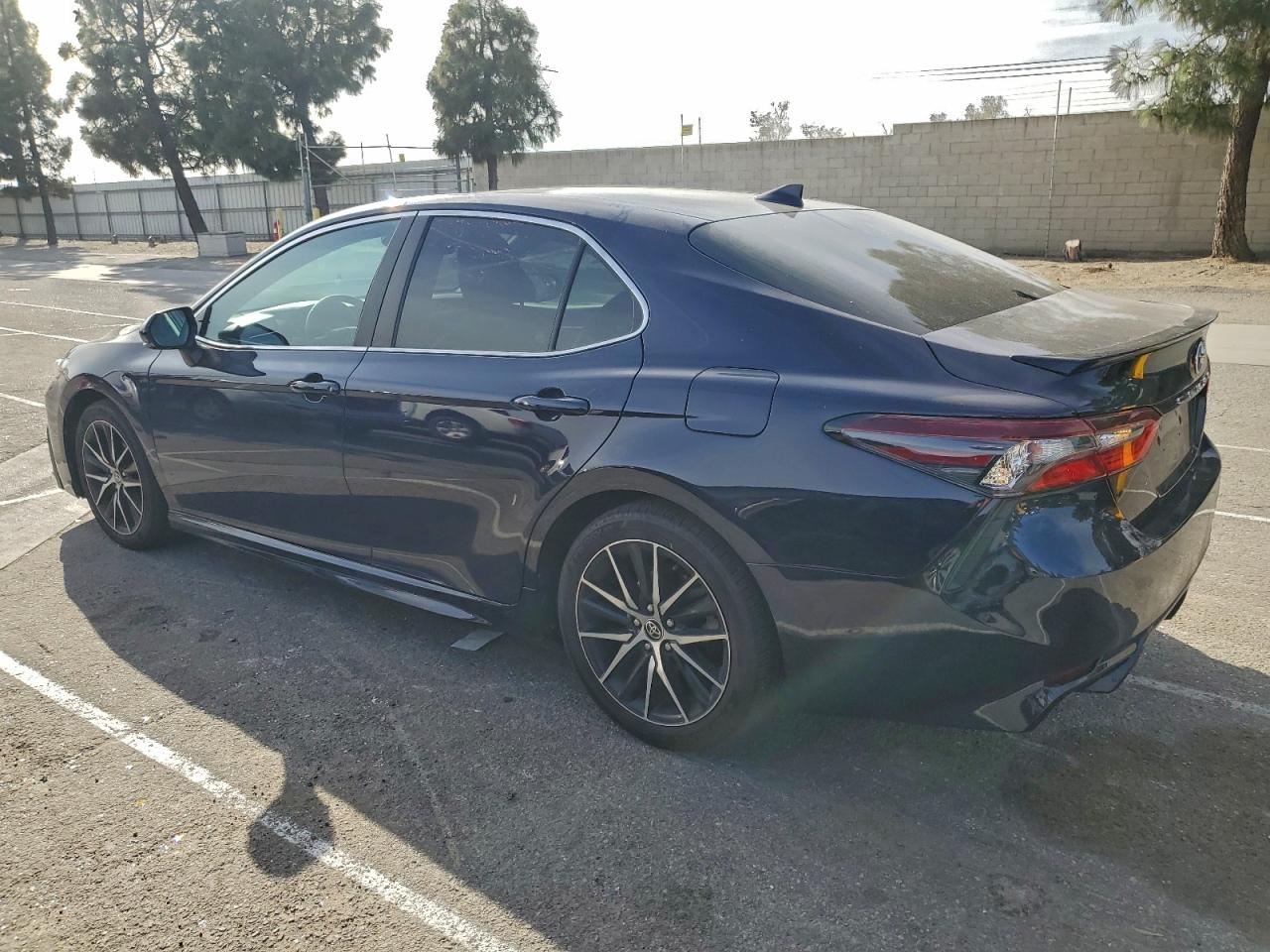 2022 TOYOTA CAMRY SE photo 2