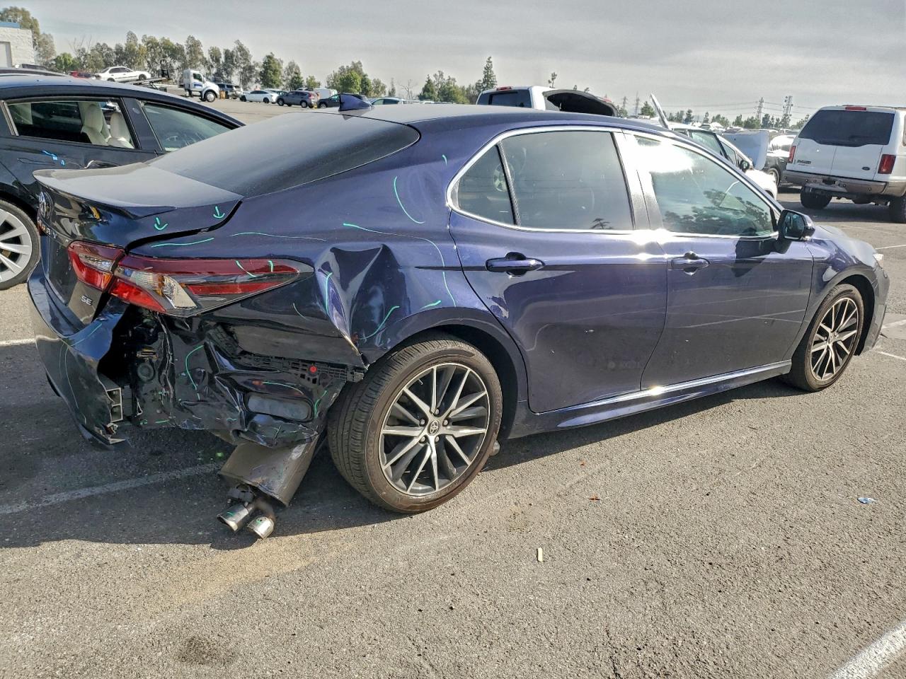 2022 TOYOTA CAMRY SE photo 3