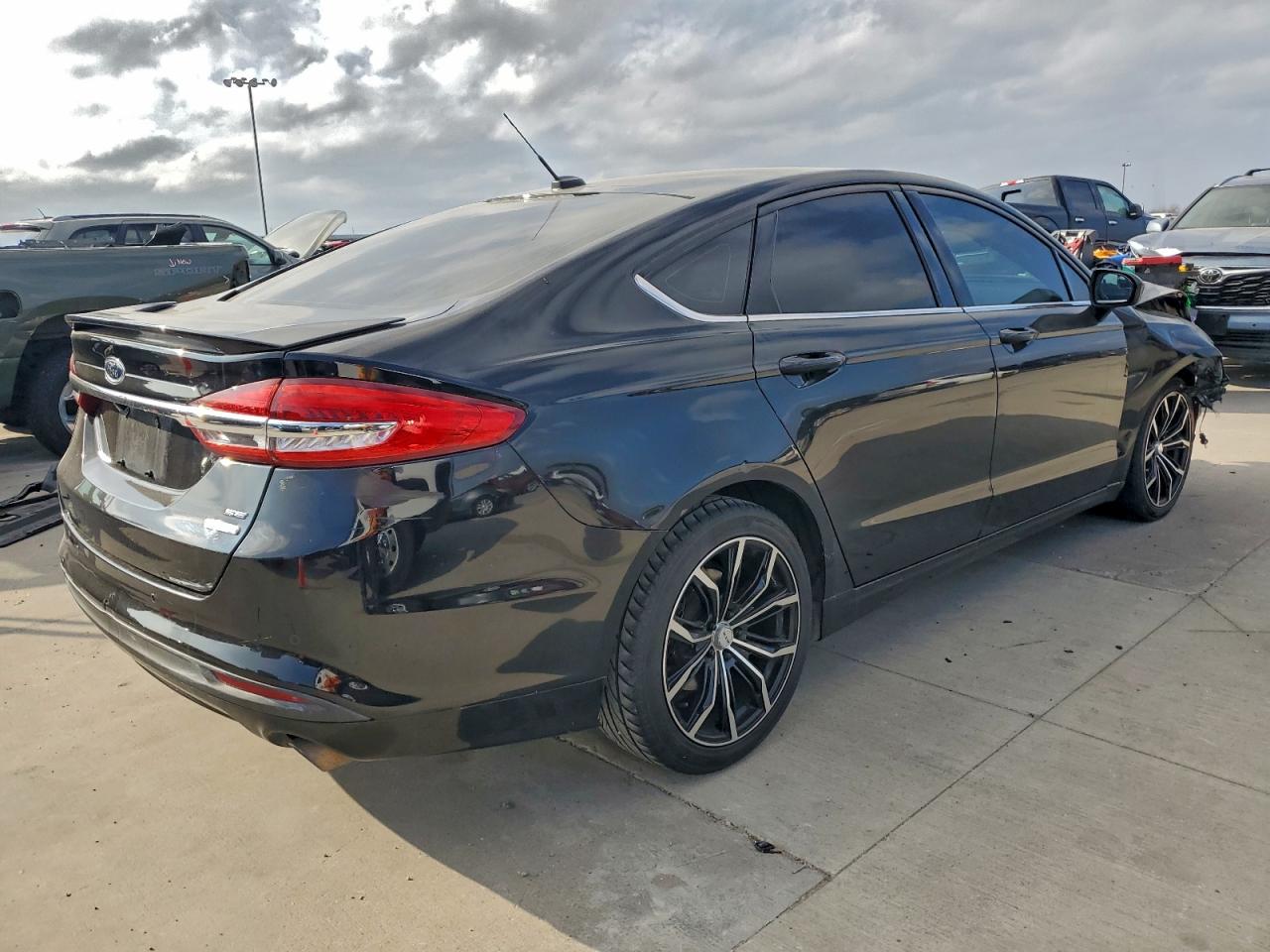 2017 FORD FUSION SE photo 3