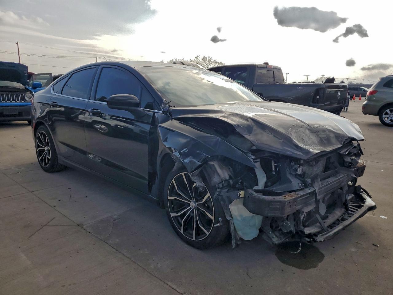 2017 FORD FUSION SE photo 4