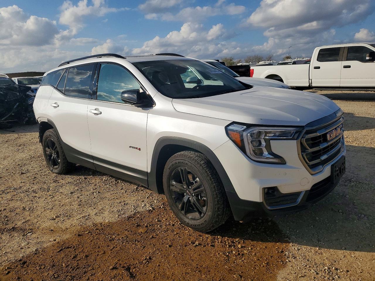 2024 GMC TERRAIN AT4 photo 4