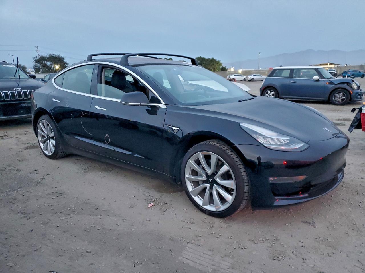 2018 TESLA MODEL 3 photo 4