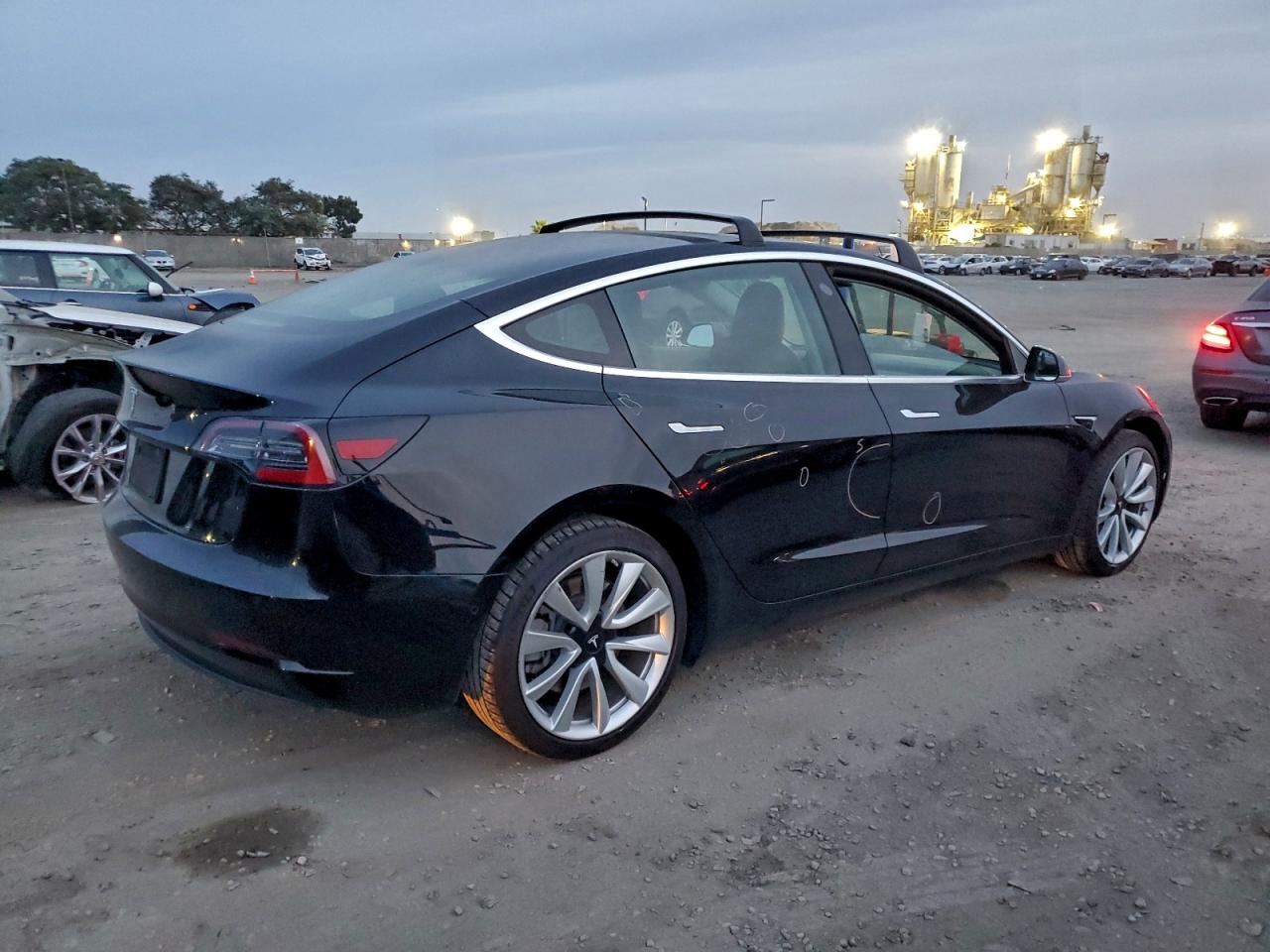 2018 TESLA MODEL 3 photo 3