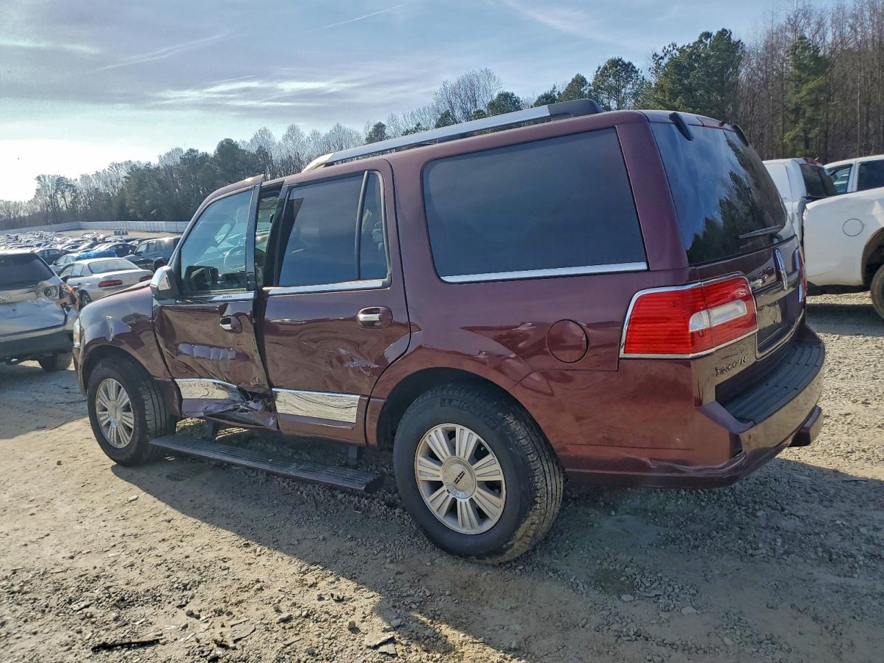 2010 LINCOLN NAVIGATOR photo 2