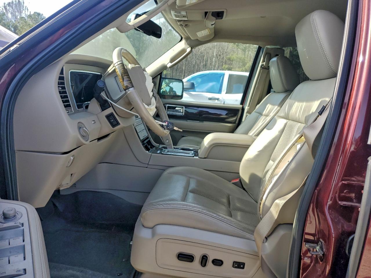 2010 LINCOLN NAVIGATOR photo 7