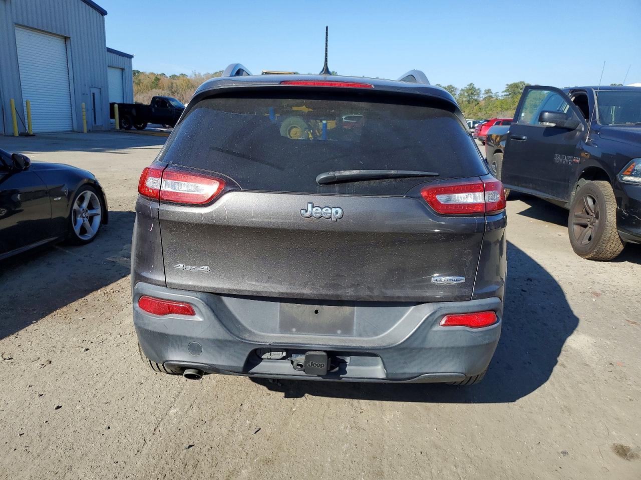 2014 JEEP CHEROKEE LATITUDE photo 6